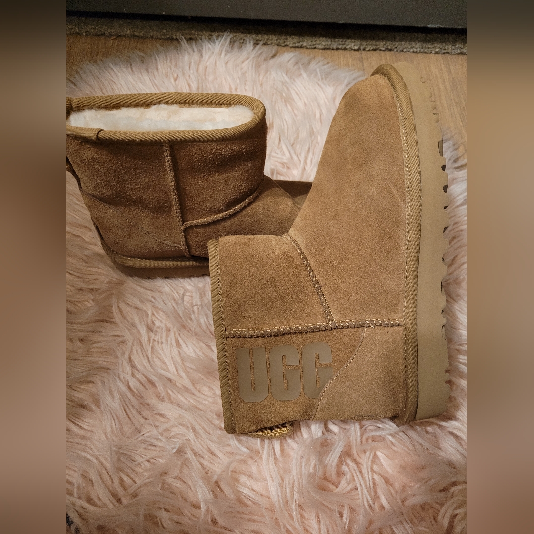 Ugg Classic Mini Ugg Rubber Logo